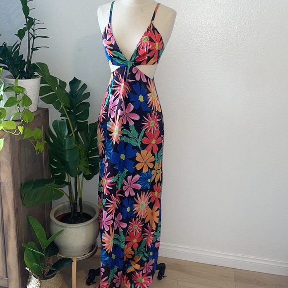 PATBO Aster Cut Out Maxi Dress - Picture 13 of 17